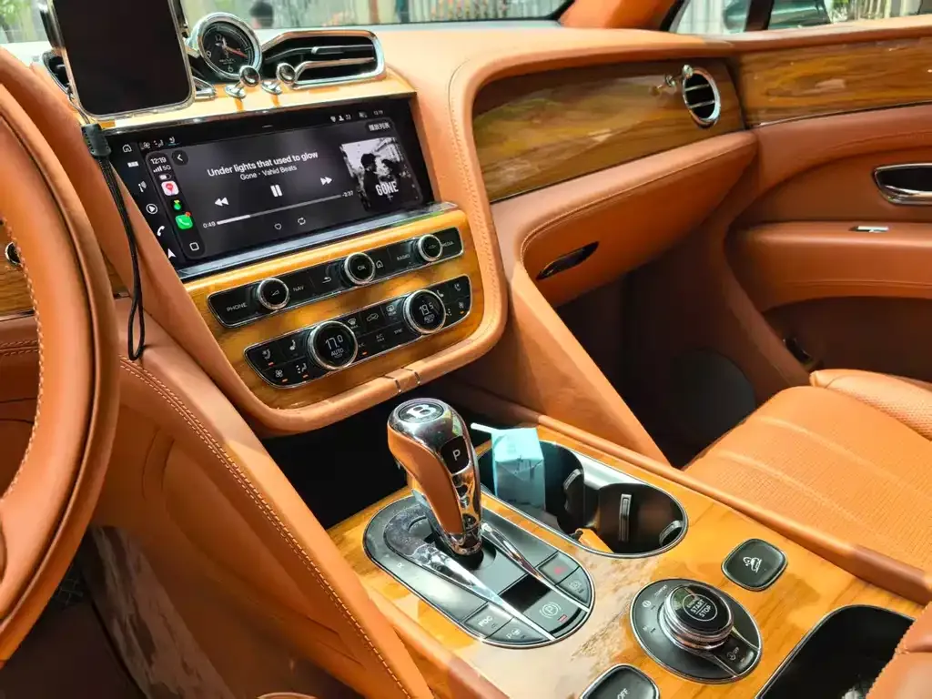Bentley Bentayga 2021 из CN, фото 3