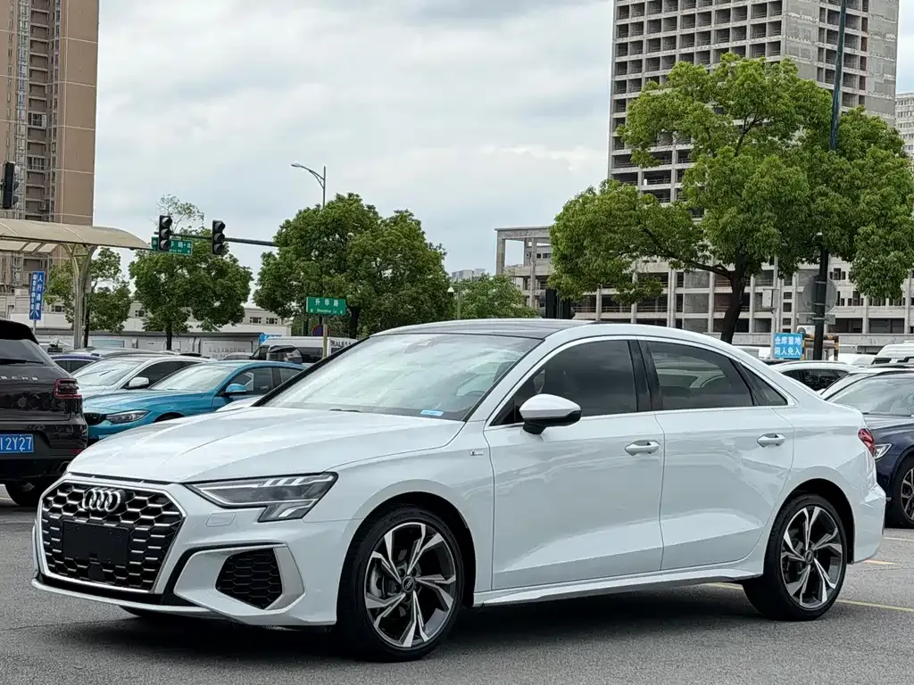 Audi A3 — фото 1