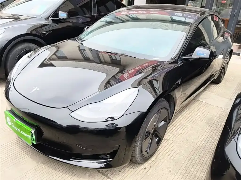 Tesla Model 3 — фото 1