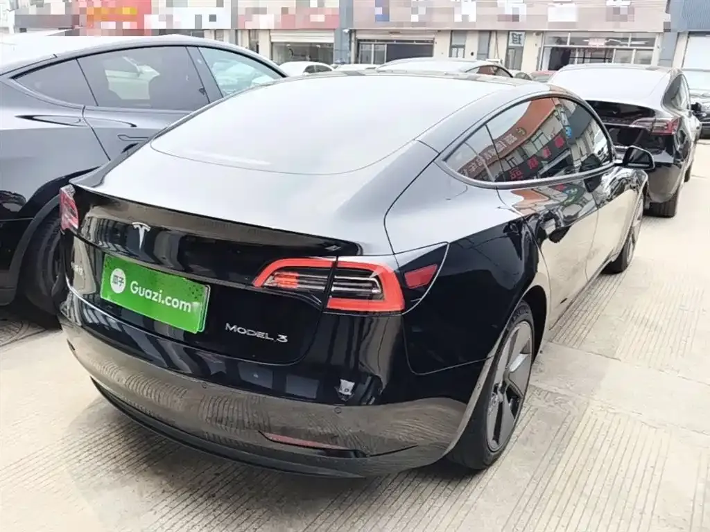 Tesla Model 3 — фото 10