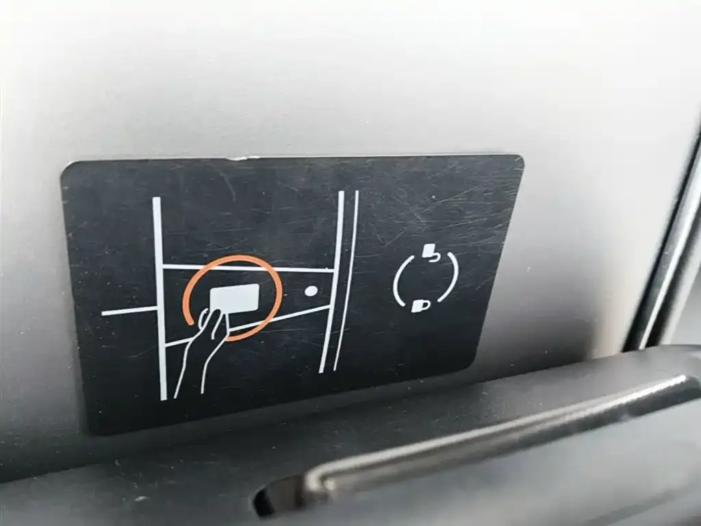 Tesla Model 3 — фото 3