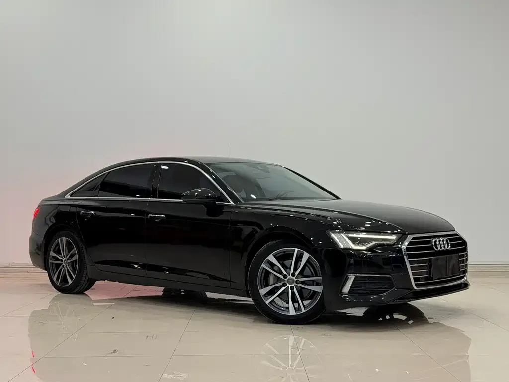 Audi A6L — фото 1