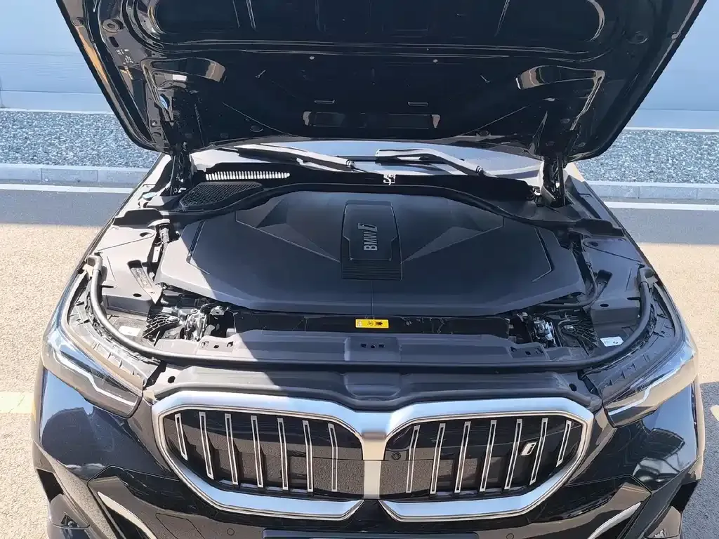 BMW i5 2025 из CN, фото 5