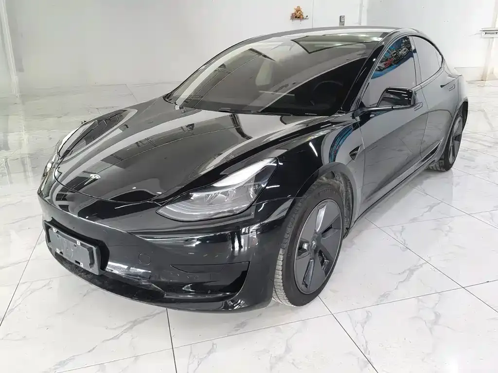 Tesla Model 3 — фото 1