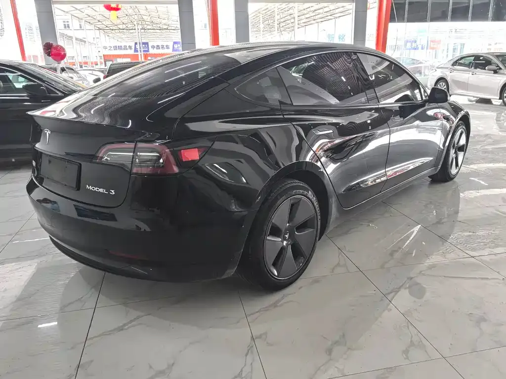 Tesla Model 3 — фото 5