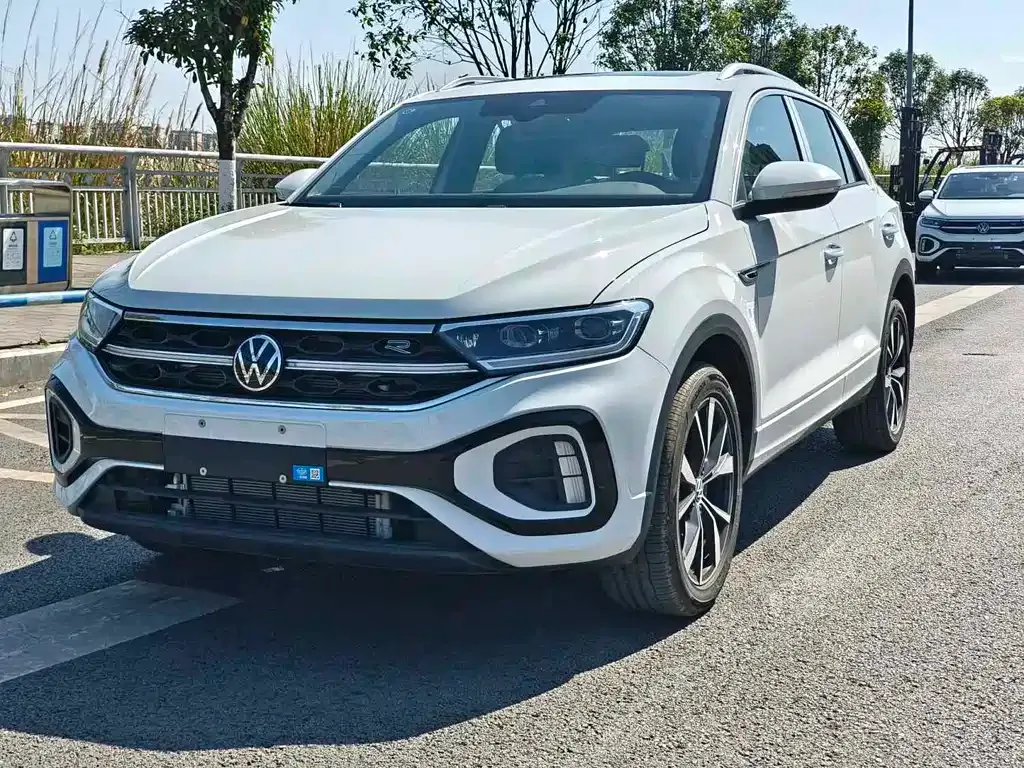 Volkswagen T-Roc — фото 1