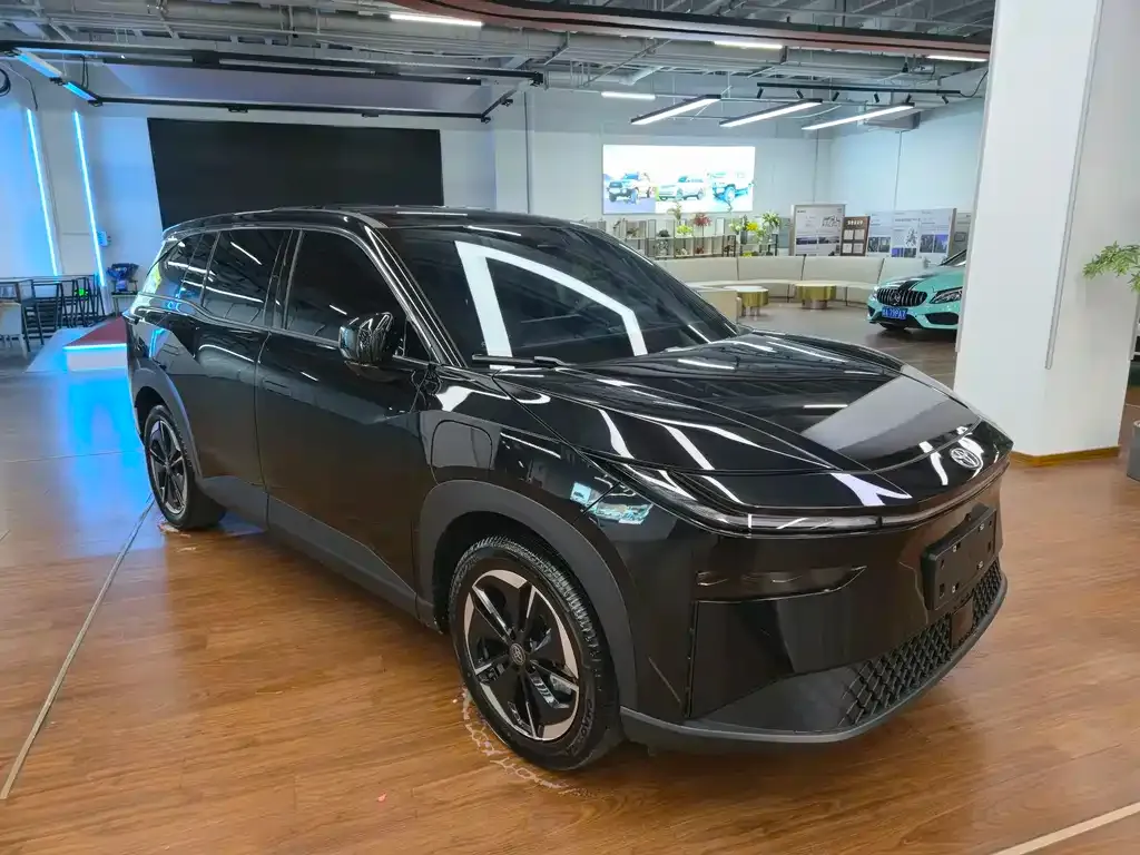 Toyota Platinum 3X 2026 из CN, фото 2