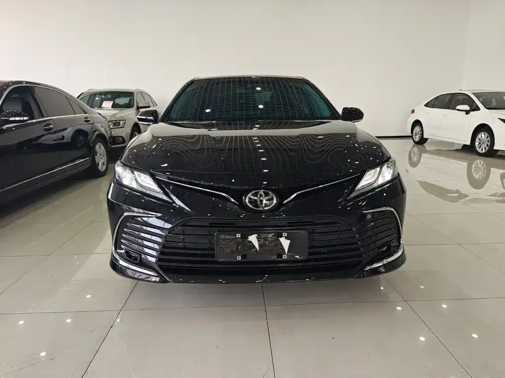 Toyota Camry — фото 5