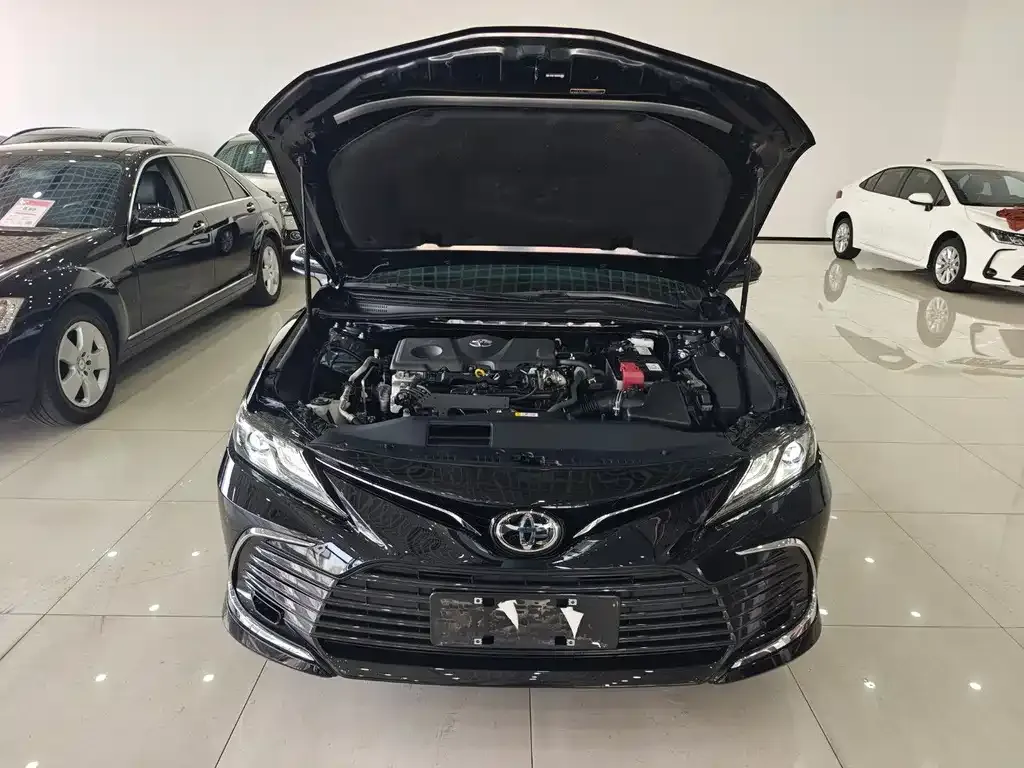 Toyota Camry — фото 4