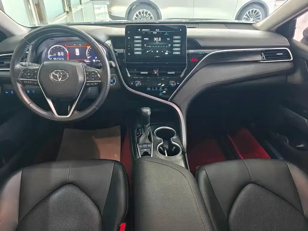Toyota Camry — фото 6