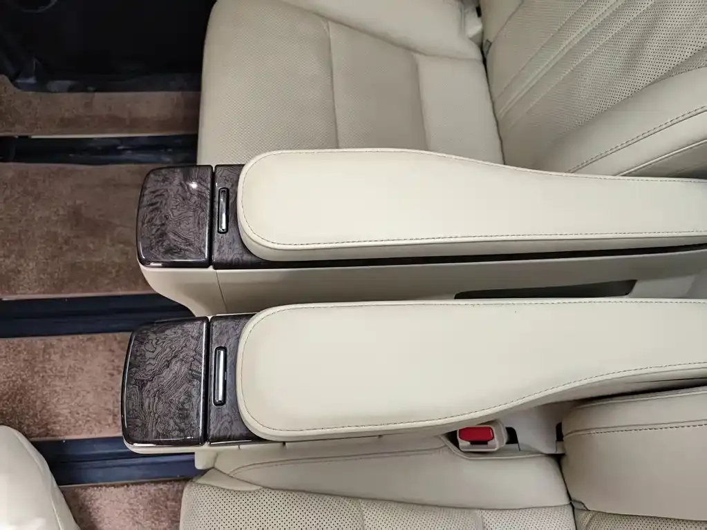Toyota Alphard — фото 3