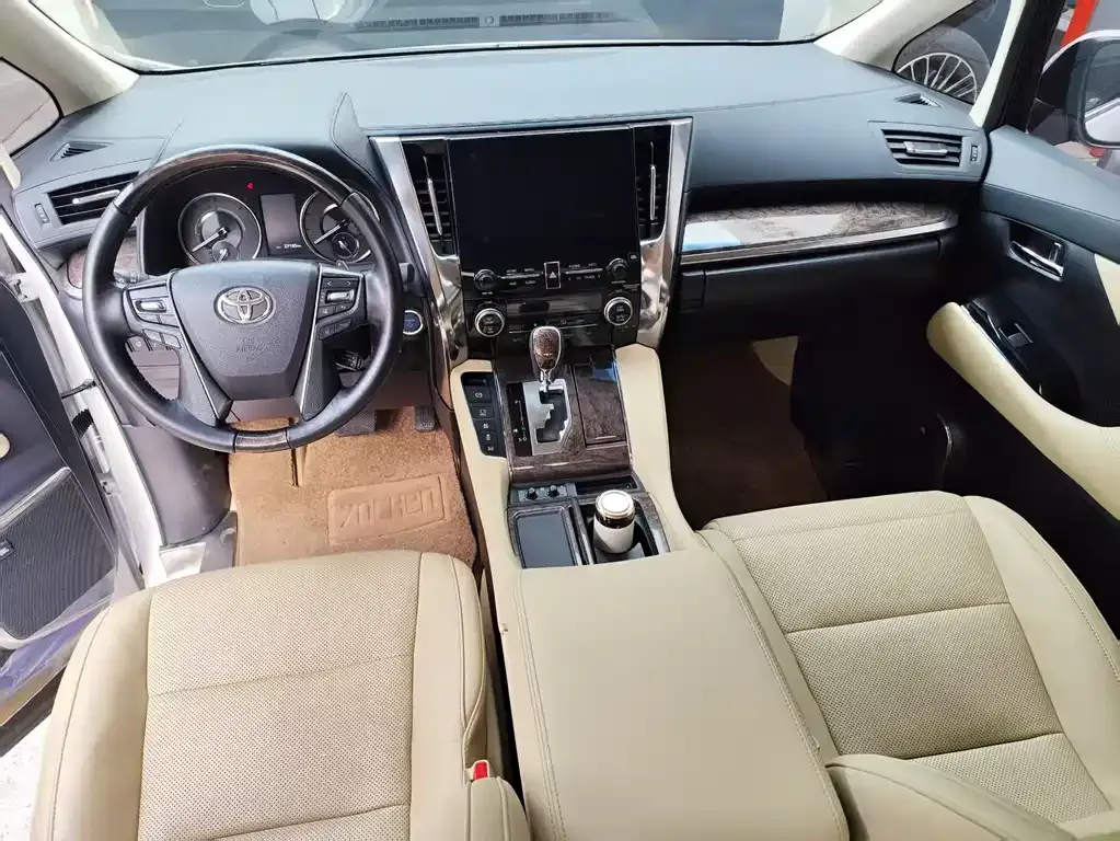 Toyota Alphard — фото 7