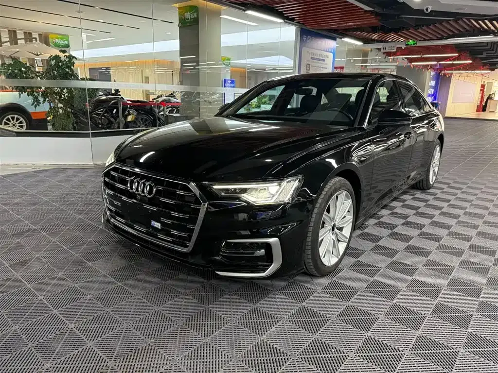Audi A6L — фото 1