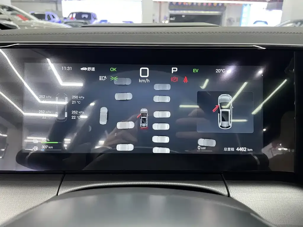 BYD L DM-i — фото 9