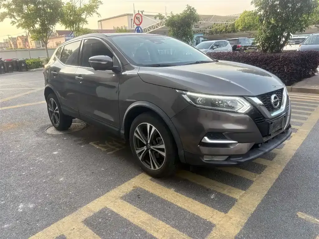 Nissan Qashqai — фото 1