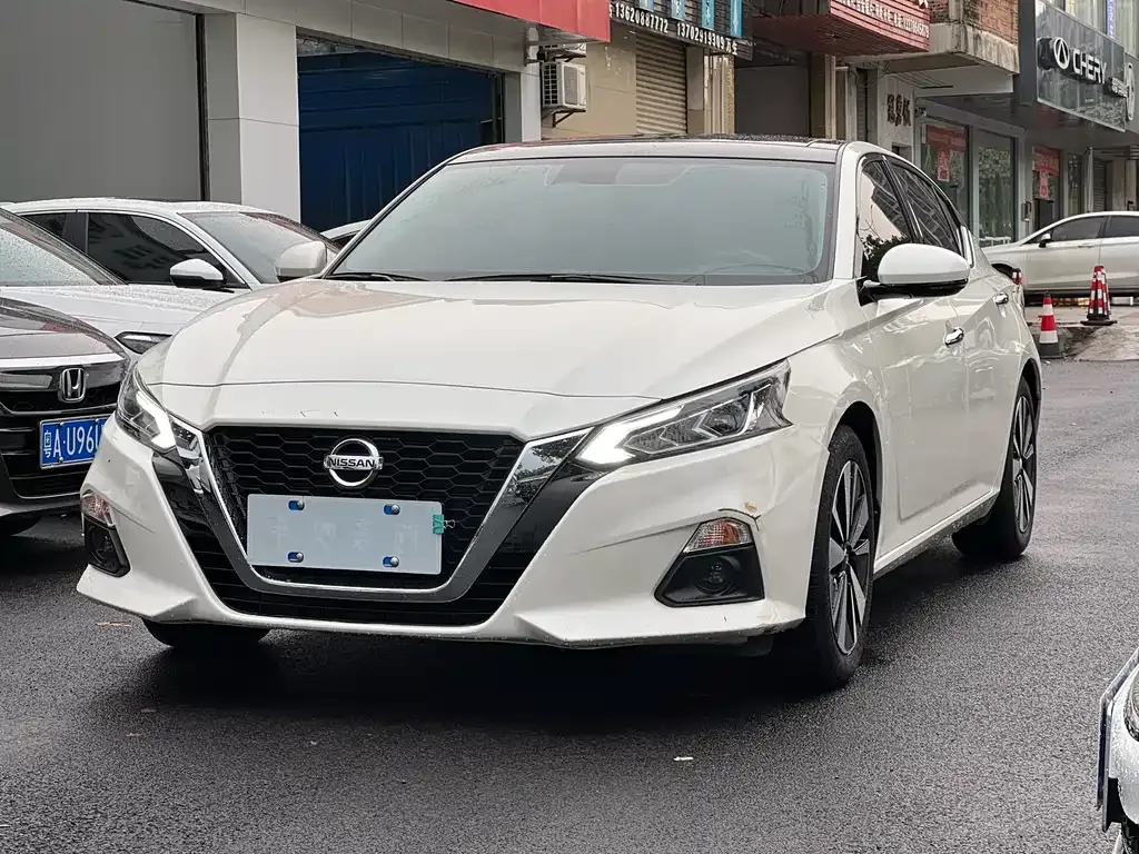 Nissan Teana — фото 1