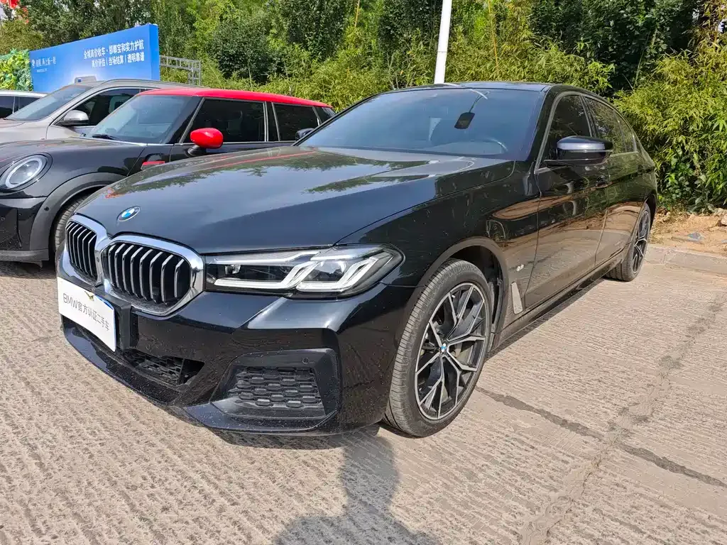BMW 5 Series — фото 1