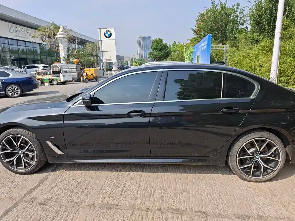 BMW 5 Series — фото 2