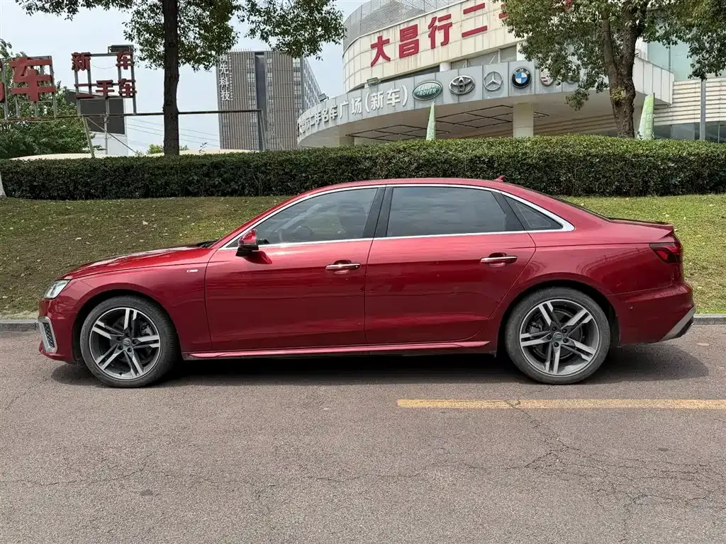 Audi A4L 2022 из CN, фото 8