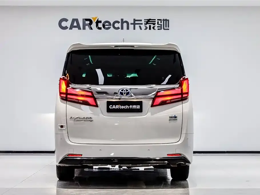 Toyota Alphard — фото 9