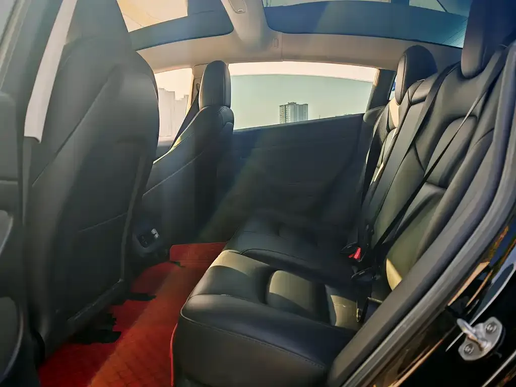 Tesla Model 3 — фото 3