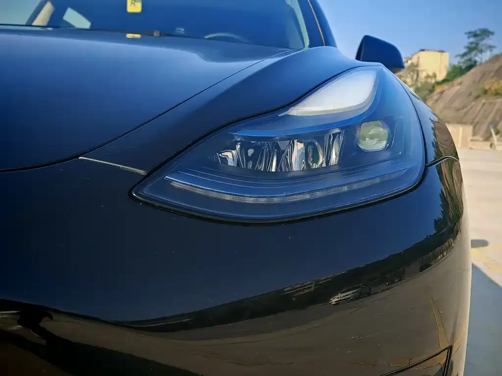 Tesla Model 3 — фото 2