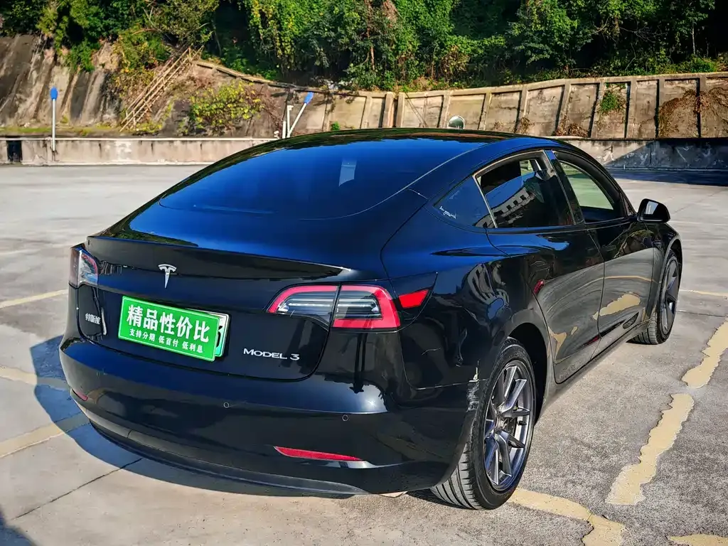 Tesla Model 3 — фото 5