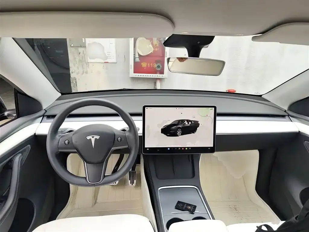 Tesla Model Y — фото 8