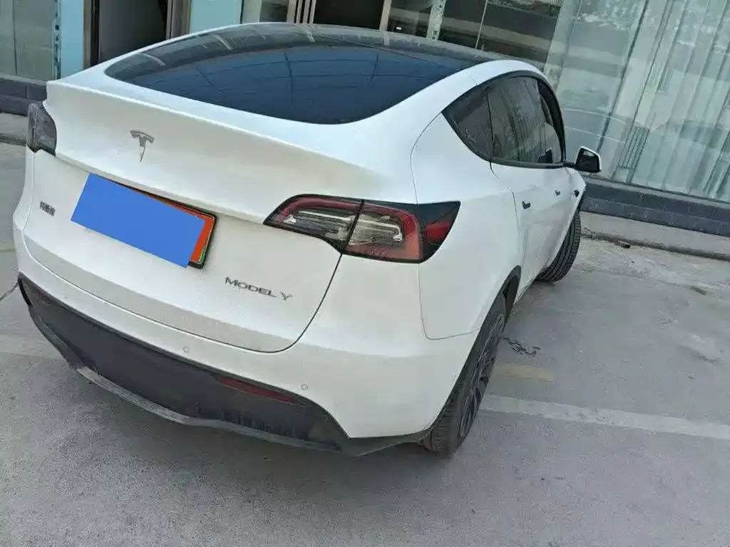 Tesla Model Y — фото 7