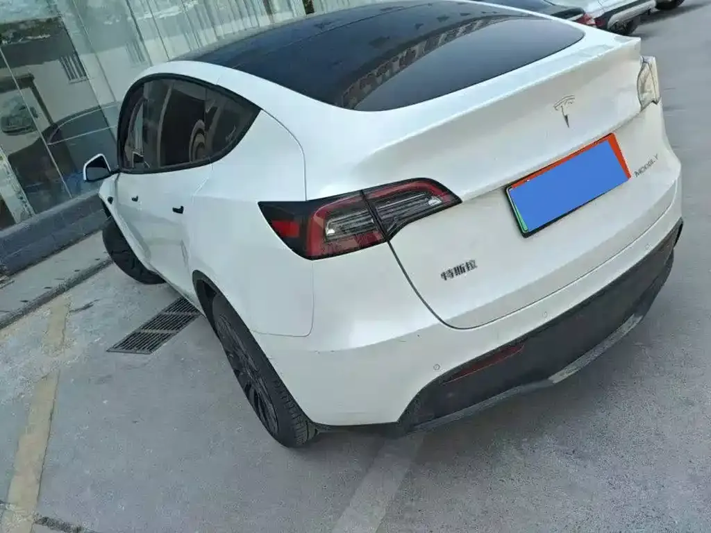 Tesla Model Y — фото 4
