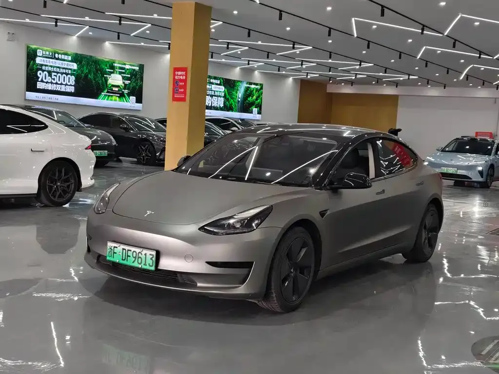 Tesla Model 3 — фото 1