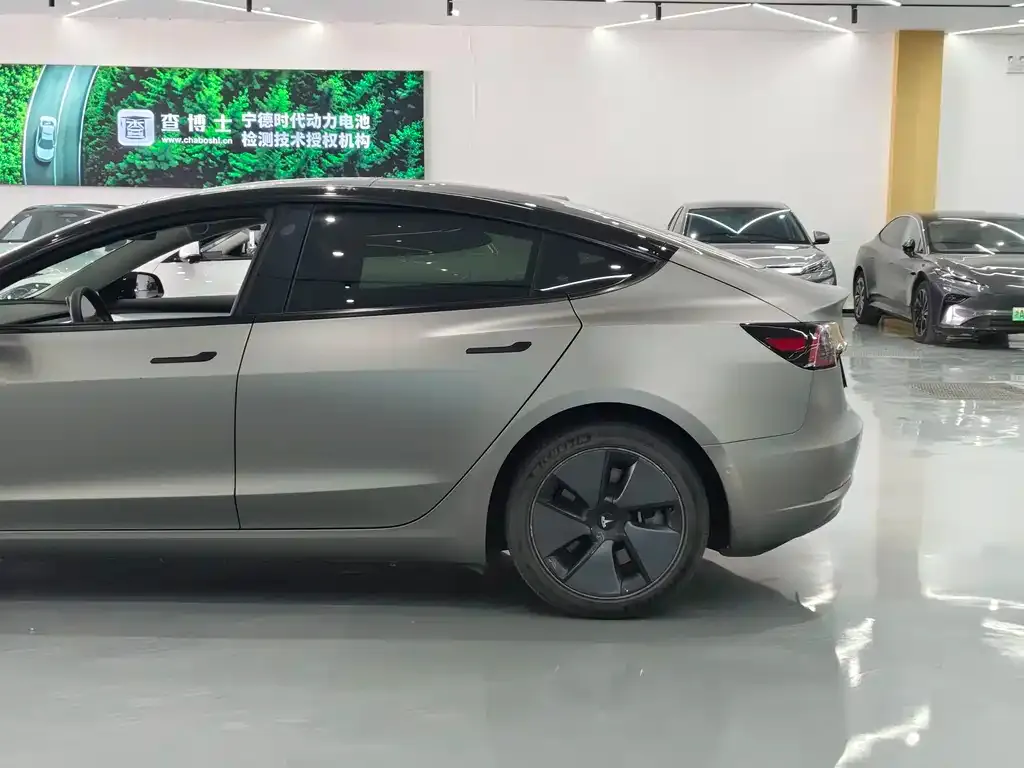Tesla Model 3 — фото 10