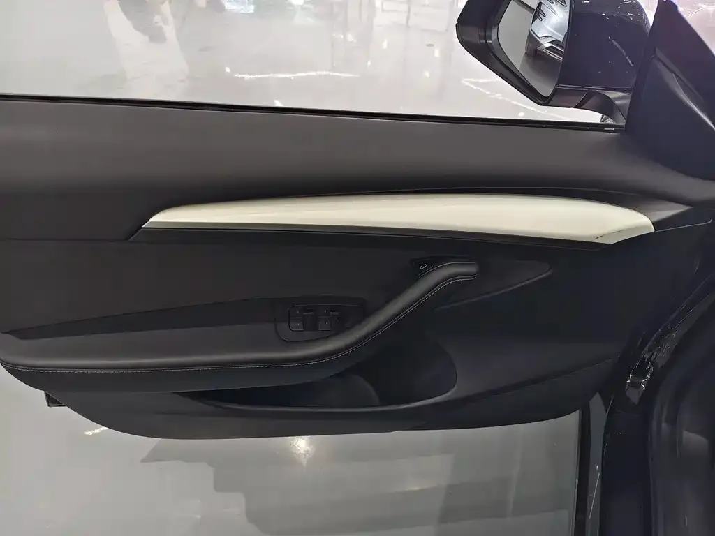 Tesla Model 3 — фото 2