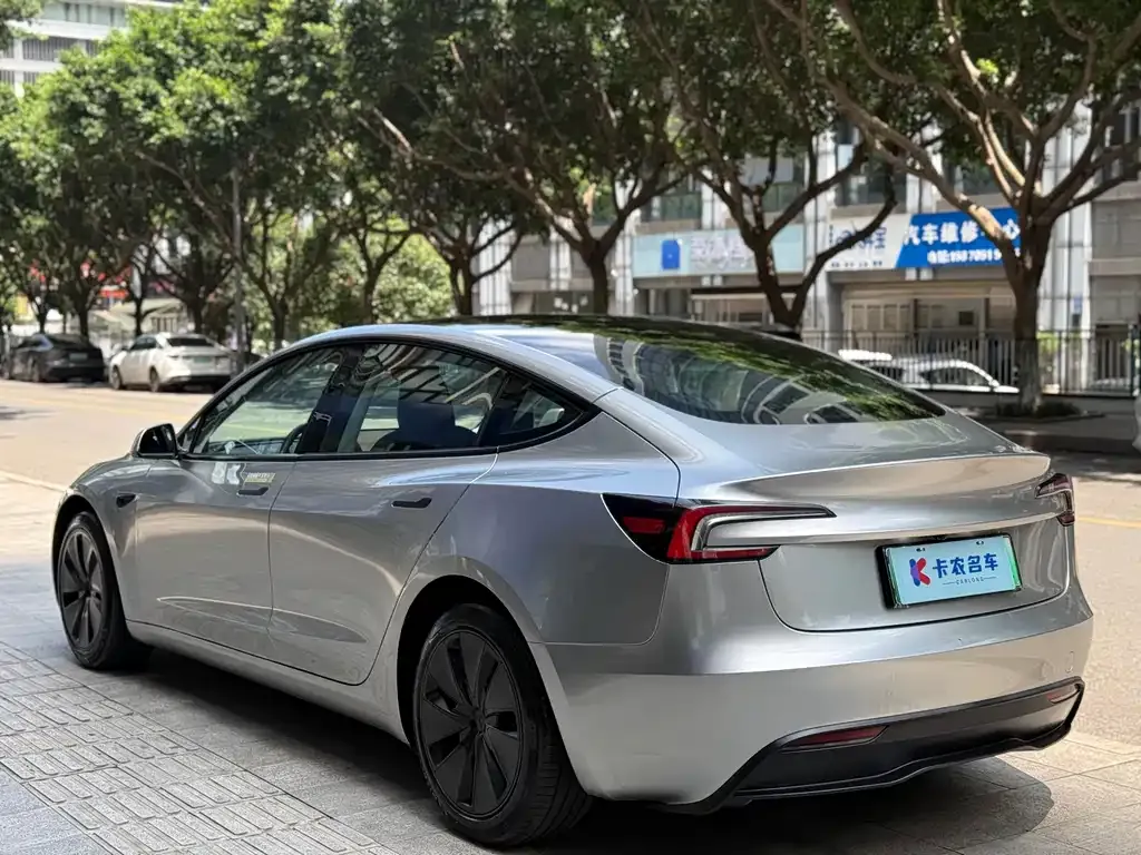 Tesla Model Y — фото 4