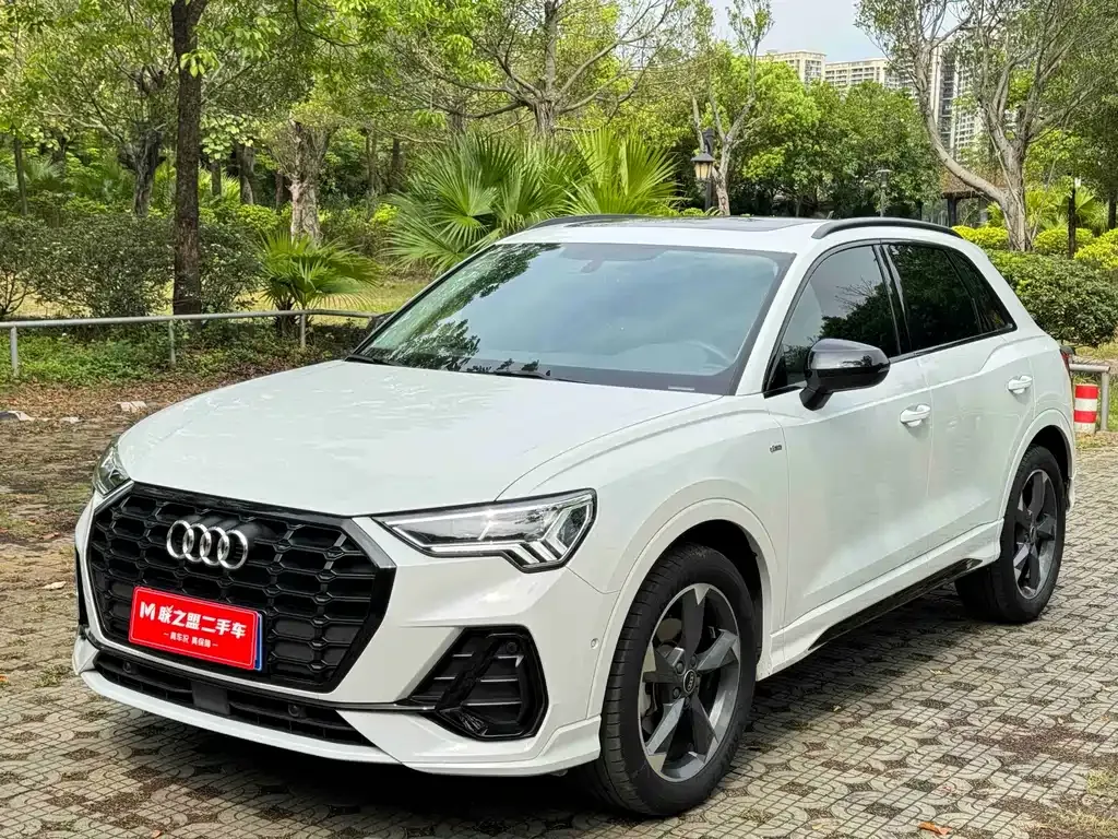 Audi Q3 — фото 1