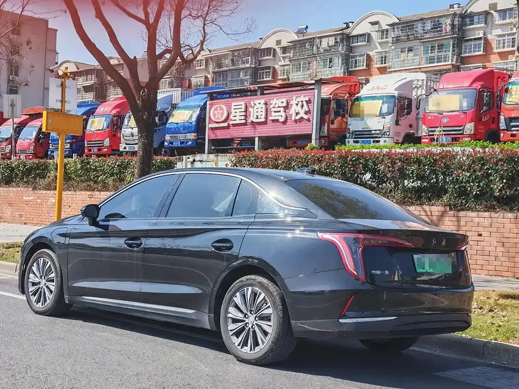 Hongqi E-QM5 2023 из CN, фото 6