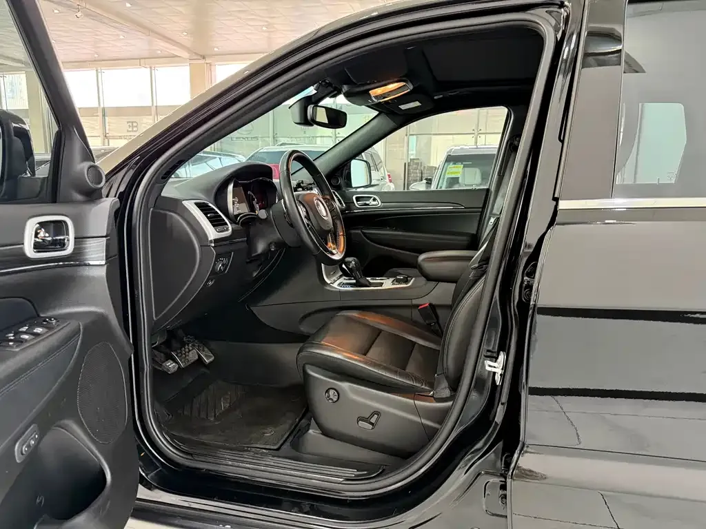 Jeep Grand Cherokee (Import) 2022 из CN, фото 8