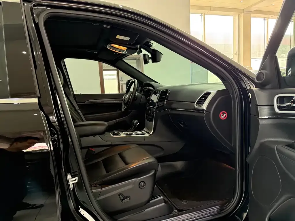 Jeep Grand Cherokee (Import) 2022 из CN, фото 6