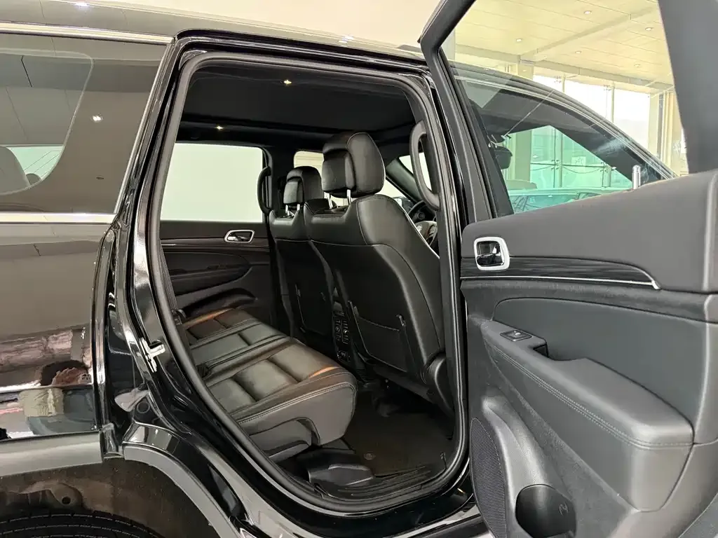 Jeep Grand Cherokee (Import) 2022 из CN, фото 9