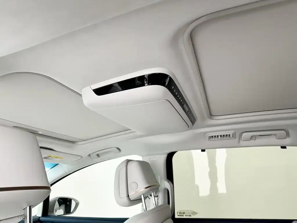 Buick GL8 Hybrid — фото 10