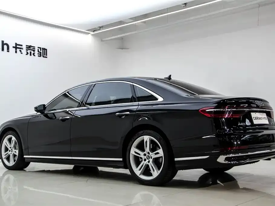 Audi A8 — фото 2