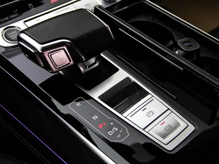 Audi A8 — фото 6