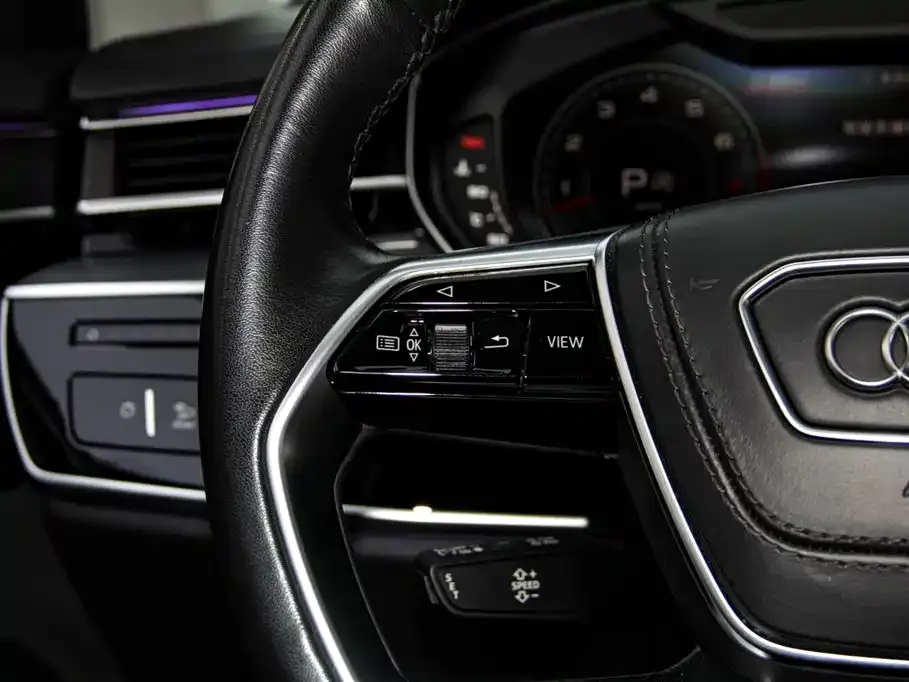 Audi A8 — фото 7