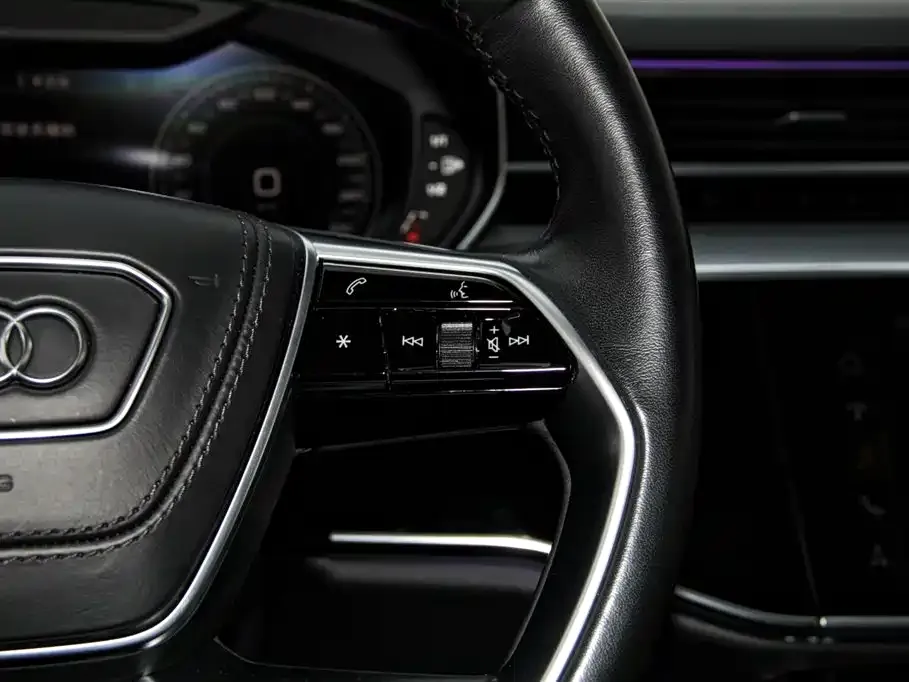 Audi A8 — фото 10