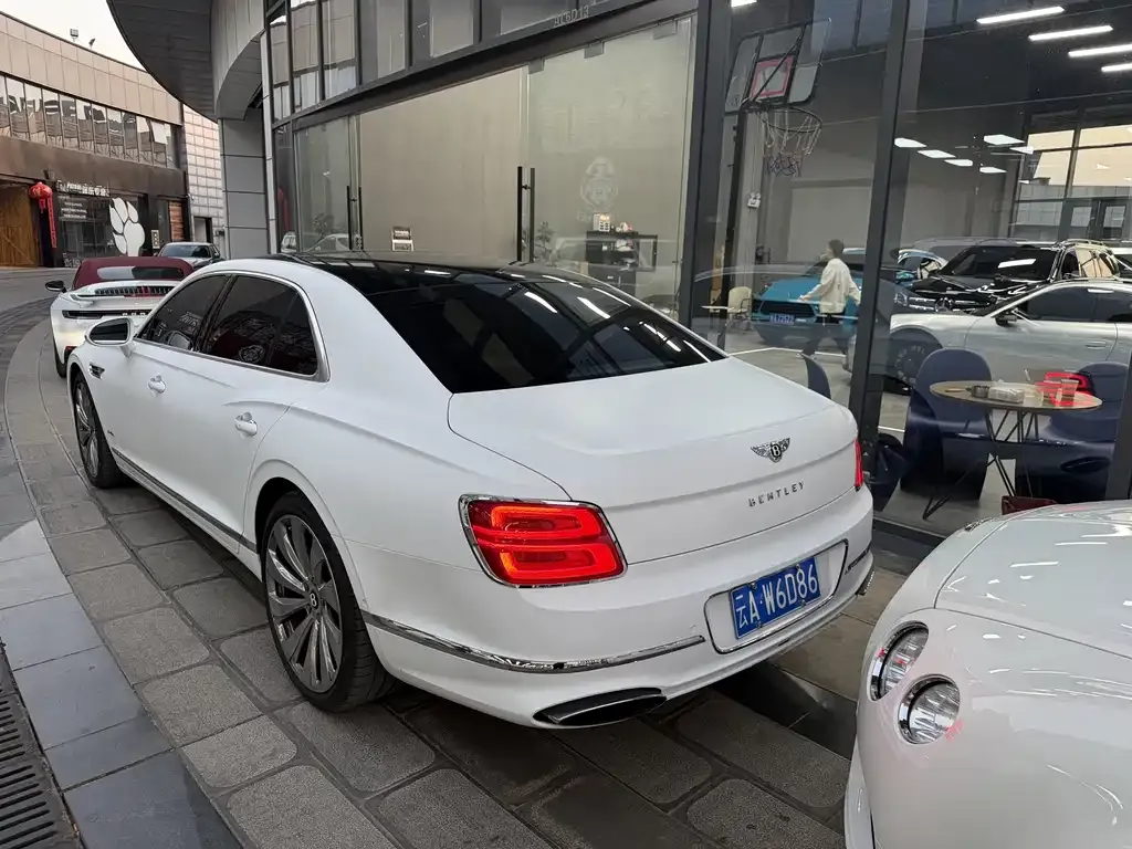 Bentley Flying Spur — фото 5