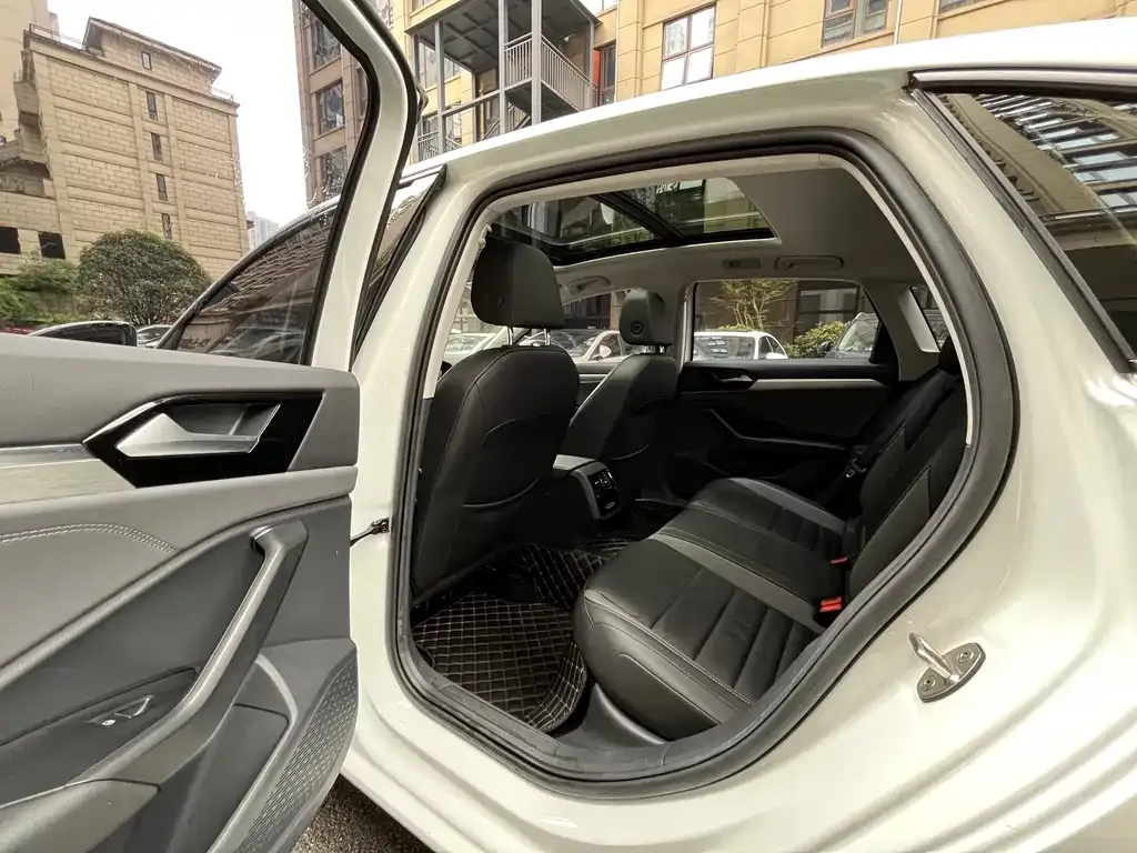 Volkswagen Sagitar 2021 из CN, фото 2