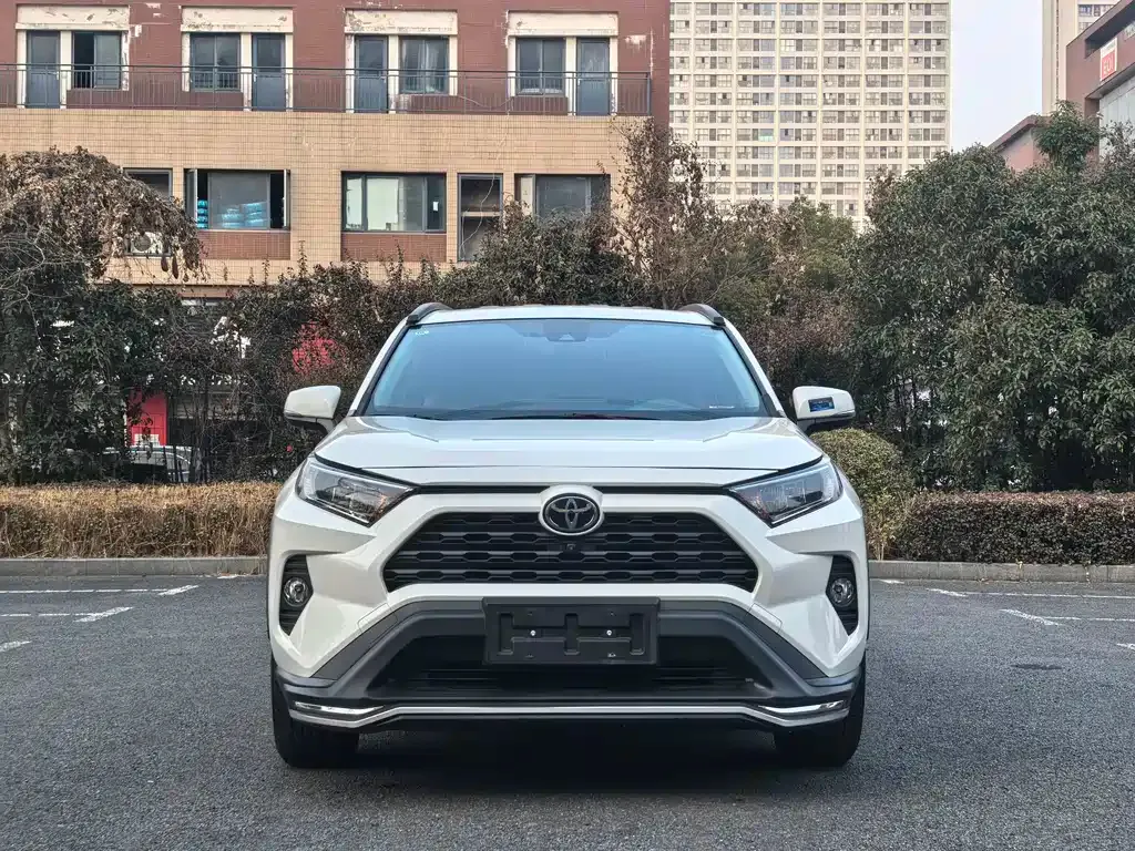 Toyota RAV4 — фото 9