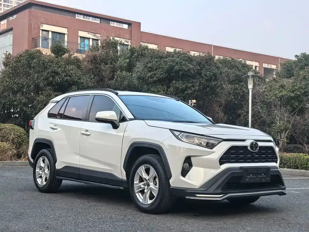 Toyota RAV4 — фото 10