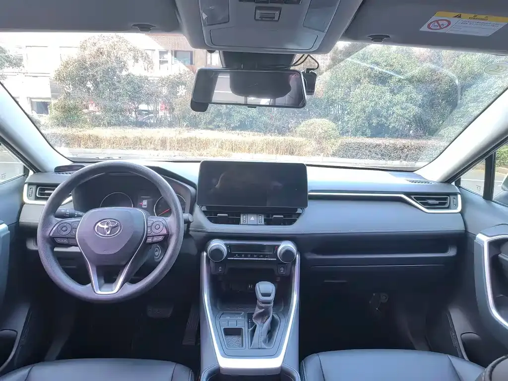 Toyota RAV4 — фото 2