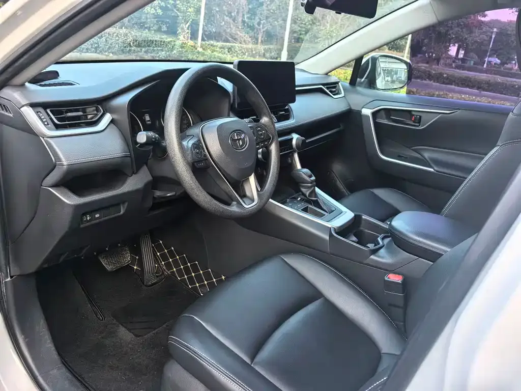 Toyota RAV4 — фото 3